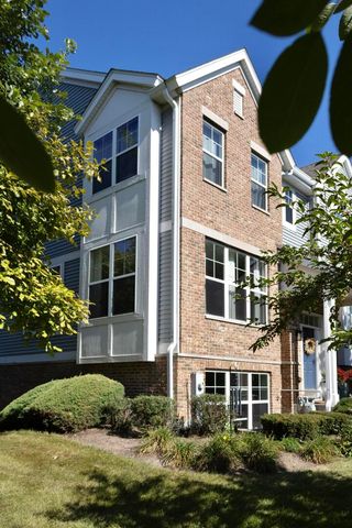 57 Veneto Court, Streamwood, IL 60107