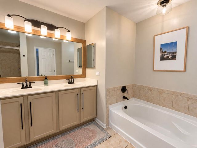 57 Veneto Court, Streamwood, IL 60107
