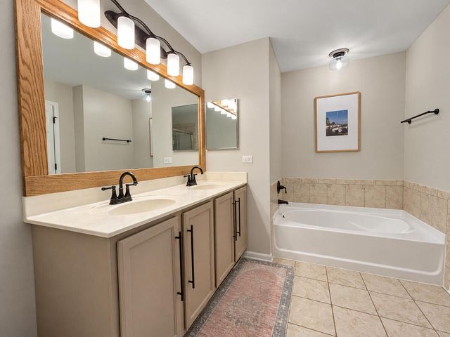 57 Veneto Court, Streamwood, IL 60107