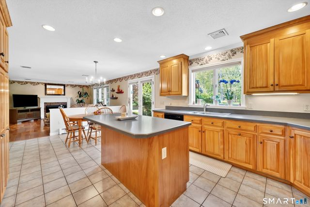 75 Spinners Run, South Windsor, CT 06074