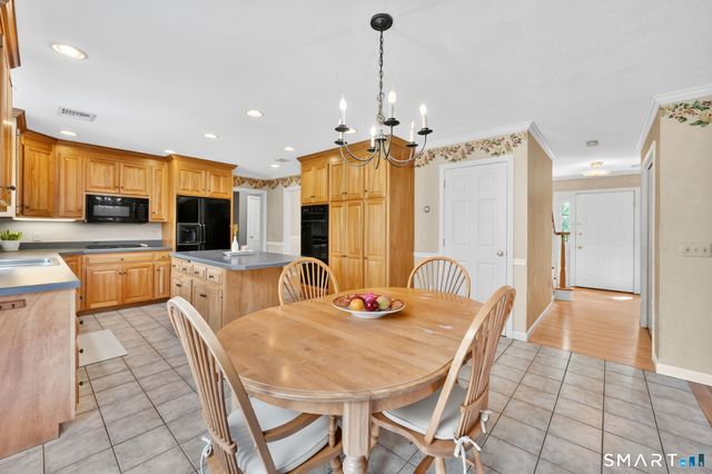 75 Spinners Run, South Windsor, CT 06074