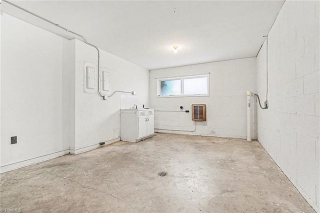 914 Oakcrest Drive, Reidsville, NC 27320