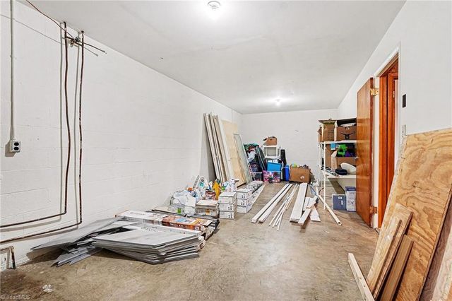 914 Oakcrest Drive, Reidsville, NC 27320