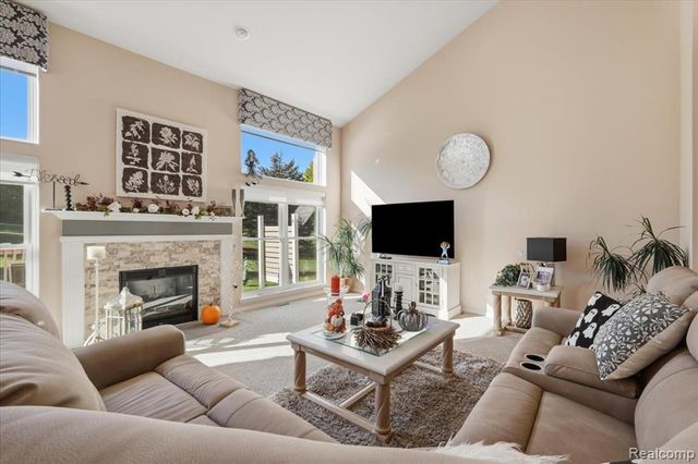 585 Boulder Lake Drive, Oxford, MI 48371