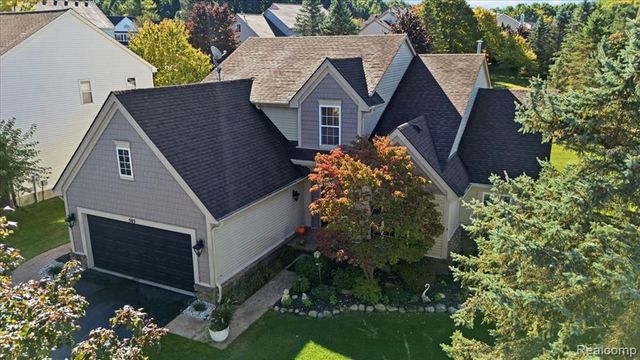 585 Boulder Lake Drive, Oxford, MI 48371