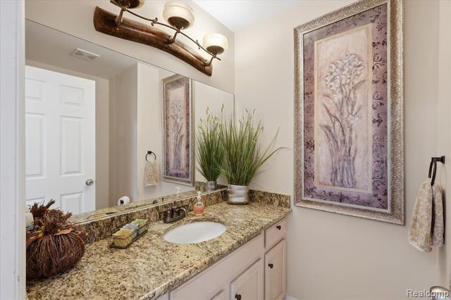 585 Boulder Lake Drive, Oxford, MI 48371