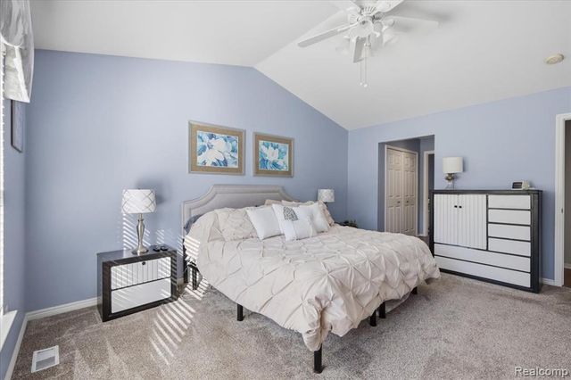 585 Boulder Lake Drive, Oxford, MI 48371