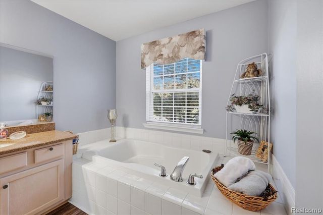 585 Boulder Lake Drive, Oxford, MI 48371