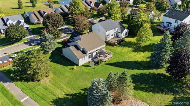 585 Boulder Lake Drive, Oxford, MI 48371