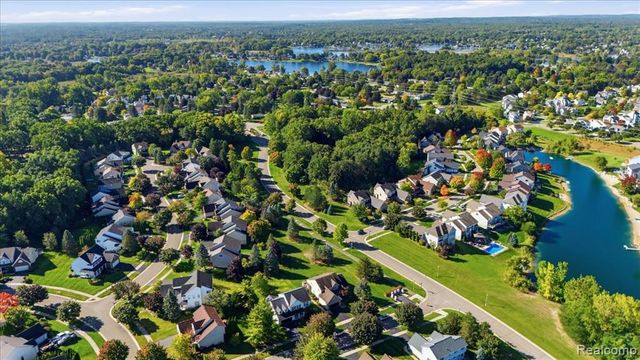 585 Boulder Lake Drive, Oxford, MI 48371