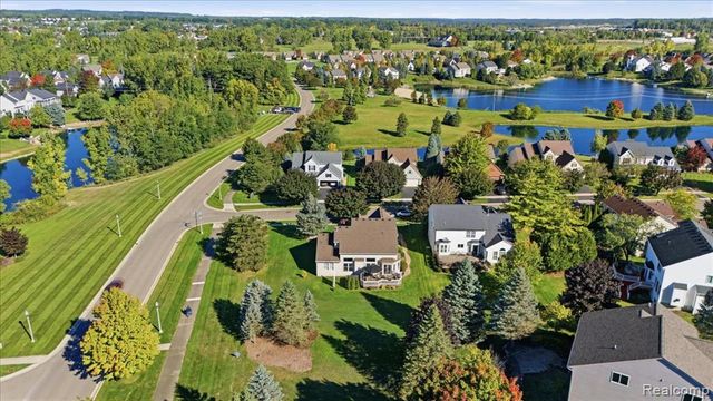 585 Boulder Lake Drive, Oxford, MI 48371