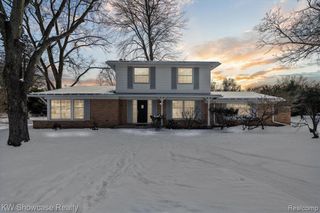 5241 S Pebblecreek Road, West Bloomfield, MI 48322