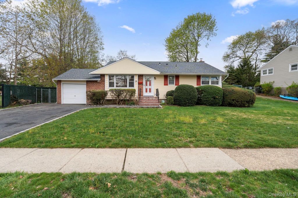38 Miller Boulevard, Syosset, NY 11791