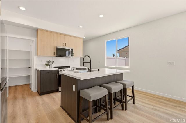 5868 Persepolis Ct, Riverside, CA 92505