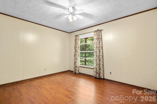 828 Manchester Street SW, Lenoir, NC 28645