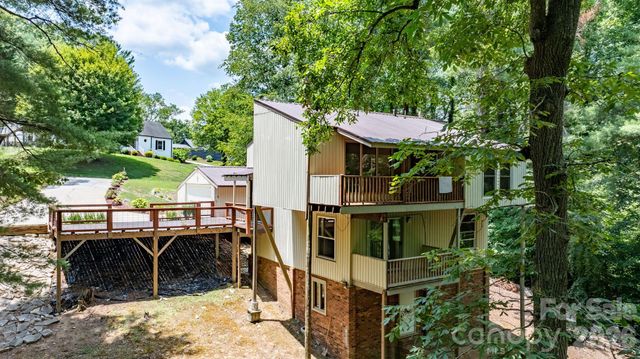 828 Manchester Street SW, Lenoir, NC 28645