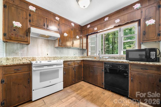 828 Manchester Street SW, Lenoir, NC 28645