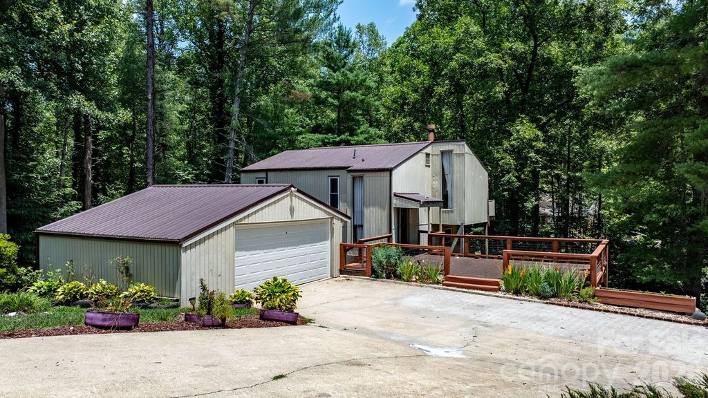 828 Manchester Street SW, Lenoir, NC 28645