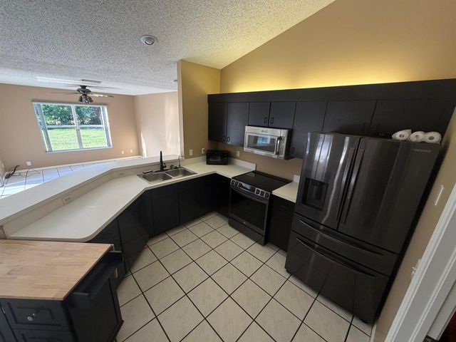 15515 N 94th St Street N, West Palm Beach, FL 33412