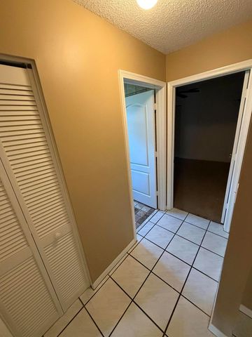 15515 N 94th St Street N, West Palm Beach, FL 33412