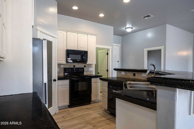 9461 W KRAMER Place, Arizona City, AZ 85123