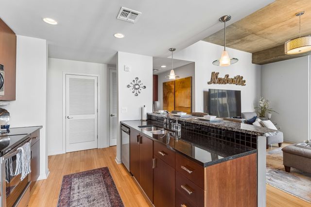 415 Church St Apt 1103, Nashville, TN 37219