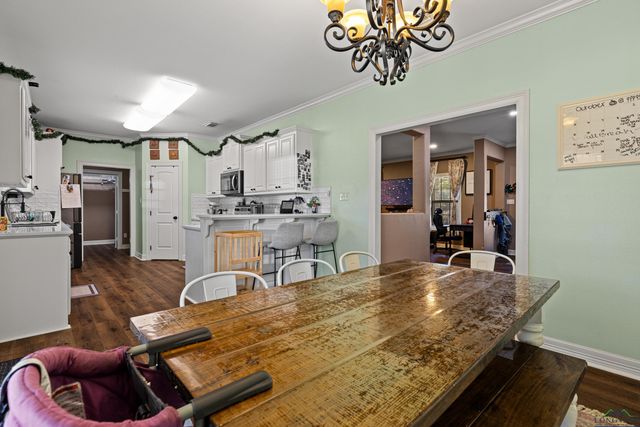 124 WOODPECKER RD, Gladewater, TX 75647