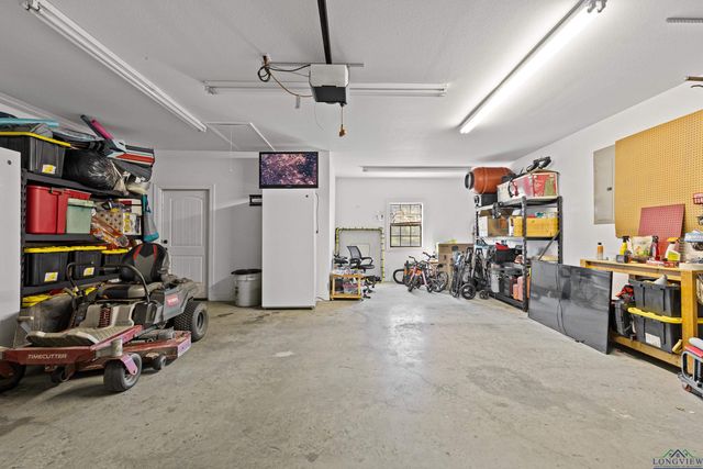 124 WOODPECKER RD, Gladewater, TX 75647