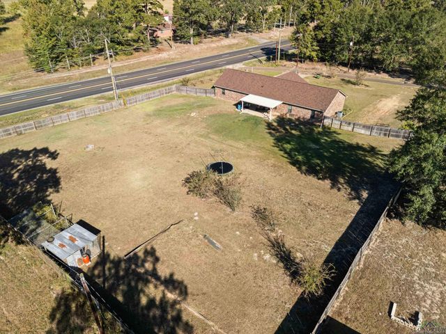 124 WOODPECKER RD, Gladewater, TX 75647