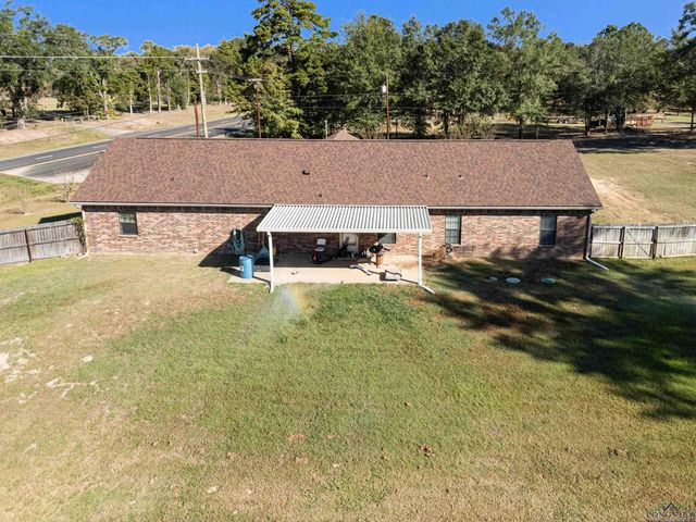 124 WOODPECKER RD, Gladewater, TX 75647