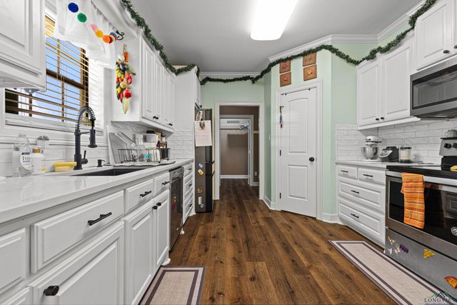 124 WOODPECKER RD, Gladewater, TX 75647