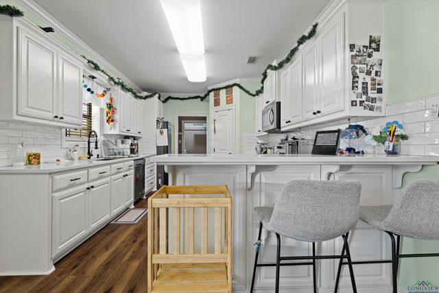 124 WOODPECKER RD, Gladewater, TX 75647