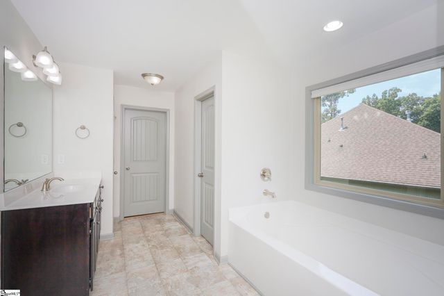 124 Waltzing Vine Lane, Williamston, SC 29697