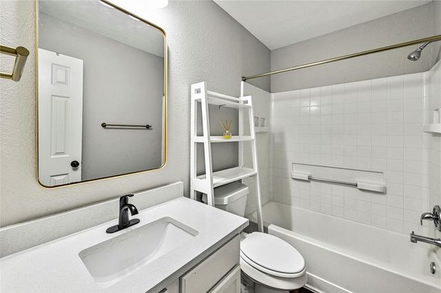 6813 Sabrina DR, Austin, TX 78747