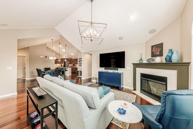 15370 Huff WAY, Brookfield, WI 53005