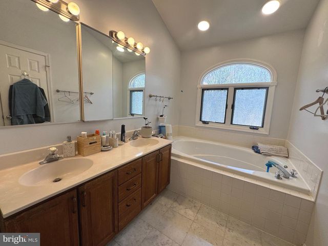 8732 STONE HILL PL, Springfield, VA 22153