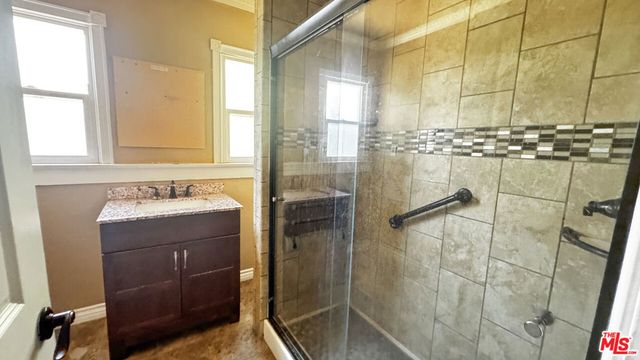 5717 4th Avenue, Los Angeles, CA 90043