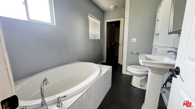 5717 4th Avenue, Los Angeles, CA 90043