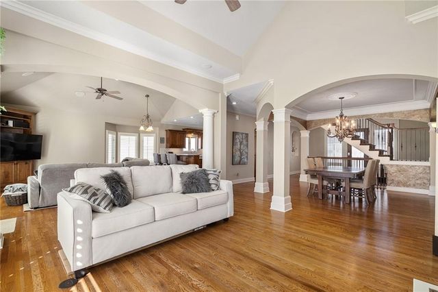 8920 Pine Street, Lenexa, KS 66220