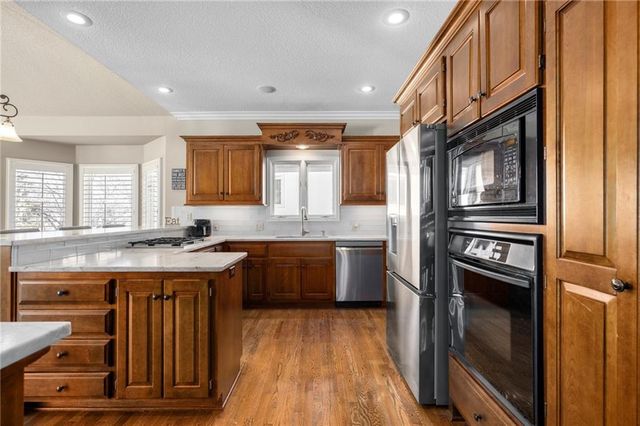 8920 Pine Street, Lenexa, KS 66220