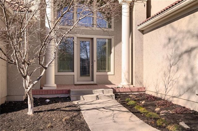 8920 Pine Street, Lenexa, KS 66220