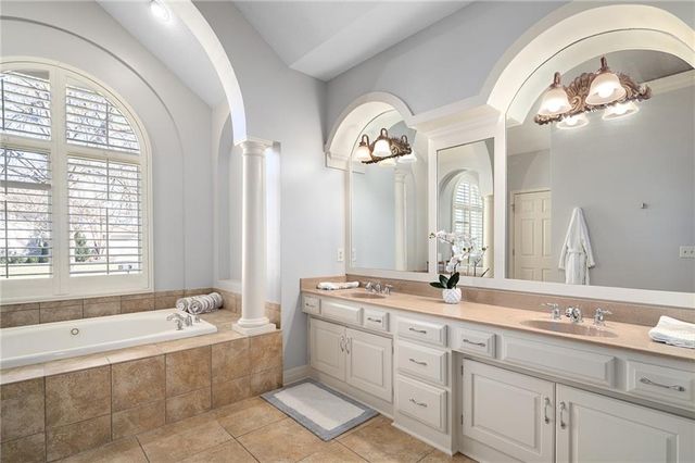 8920 Pine Street, Lenexa, KS 66220