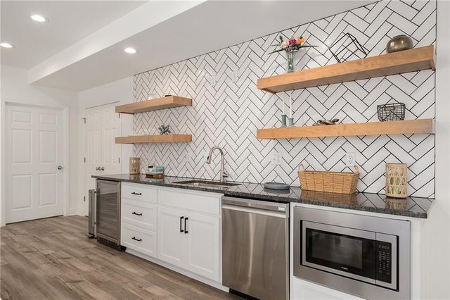 8920 Pine Street, Lenexa, KS 66220