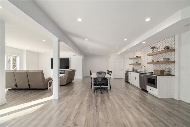 8920 Pine Street, Lenexa, KS 66220