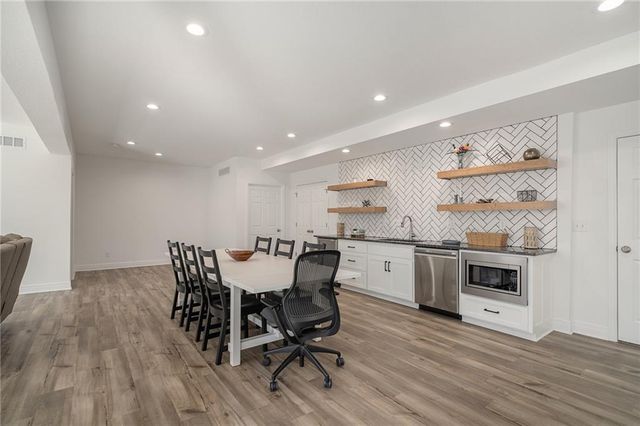 8920 Pine Street, Lenexa, KS 66220