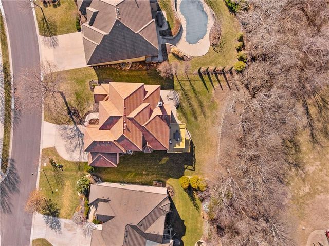 8920 Pine Street, Lenexa, KS 66220