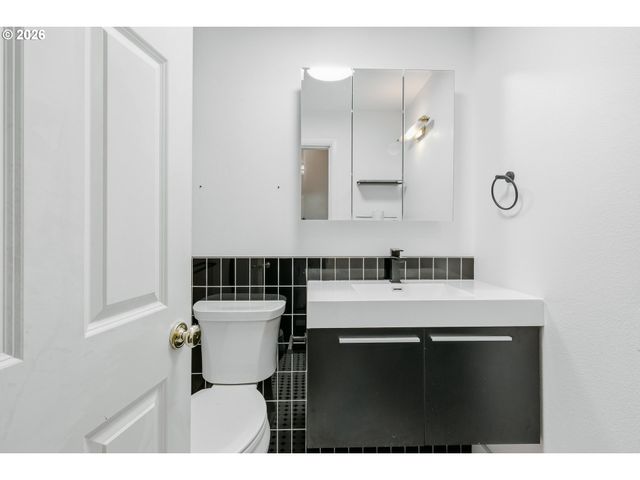 2415 Se 84TH Ave, Portland, OR 97216