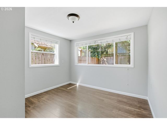 2415 Se 84TH Ave, Portland, OR 97216