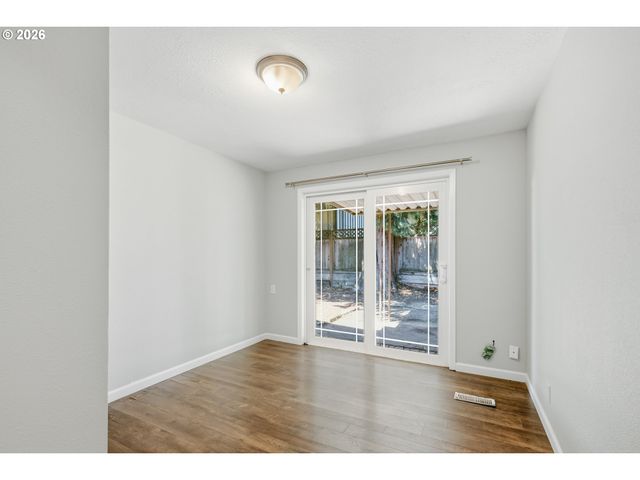 2415 Se 84TH Ave, Portland, OR 97216
