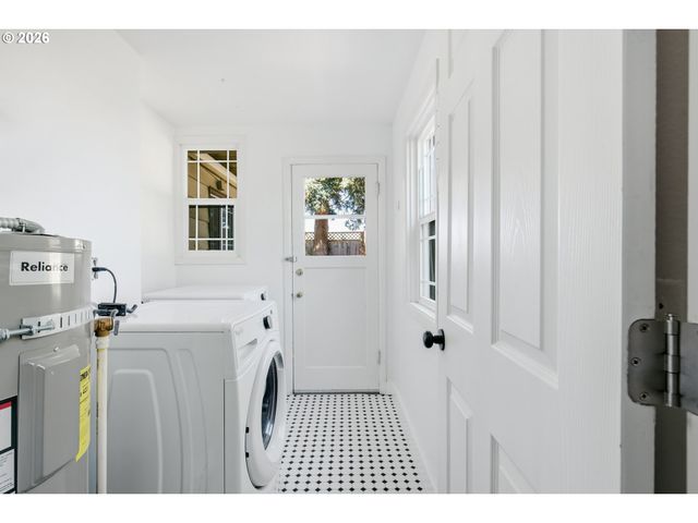 2415 Se 84TH Ave, Portland, OR 97216